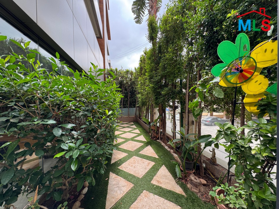 Fully Decorated Apartment For Sale In A Luxurious Building in Mansourieh
