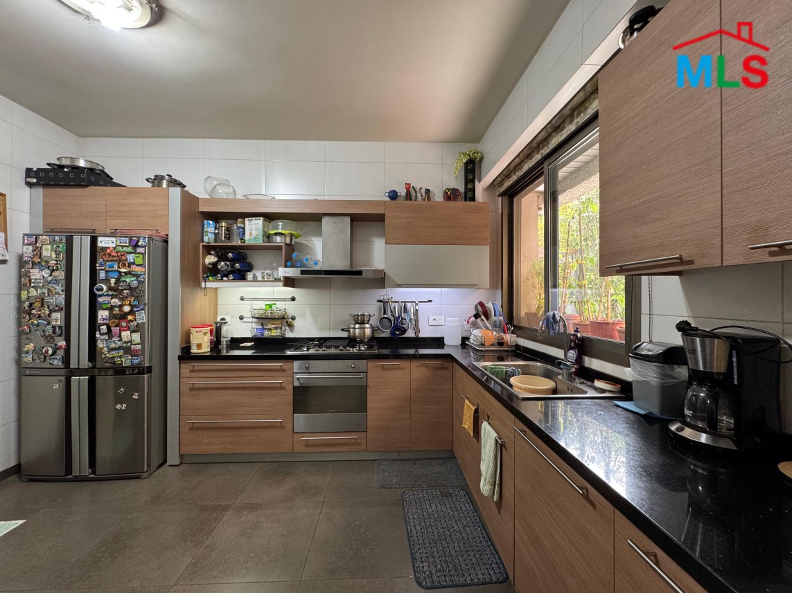 Fully Decorated Apartment For Sale In A Luxurious Building in Mansourieh