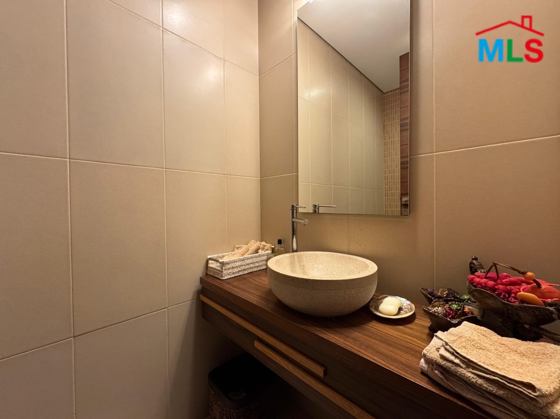 Fully Decorated Apartment For Sale In A Luxurious Building in Mansourieh
