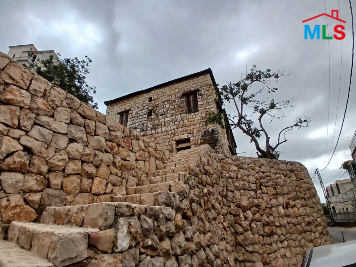 1,088 SQM Old House With Land For Sale in Beit Chabeb