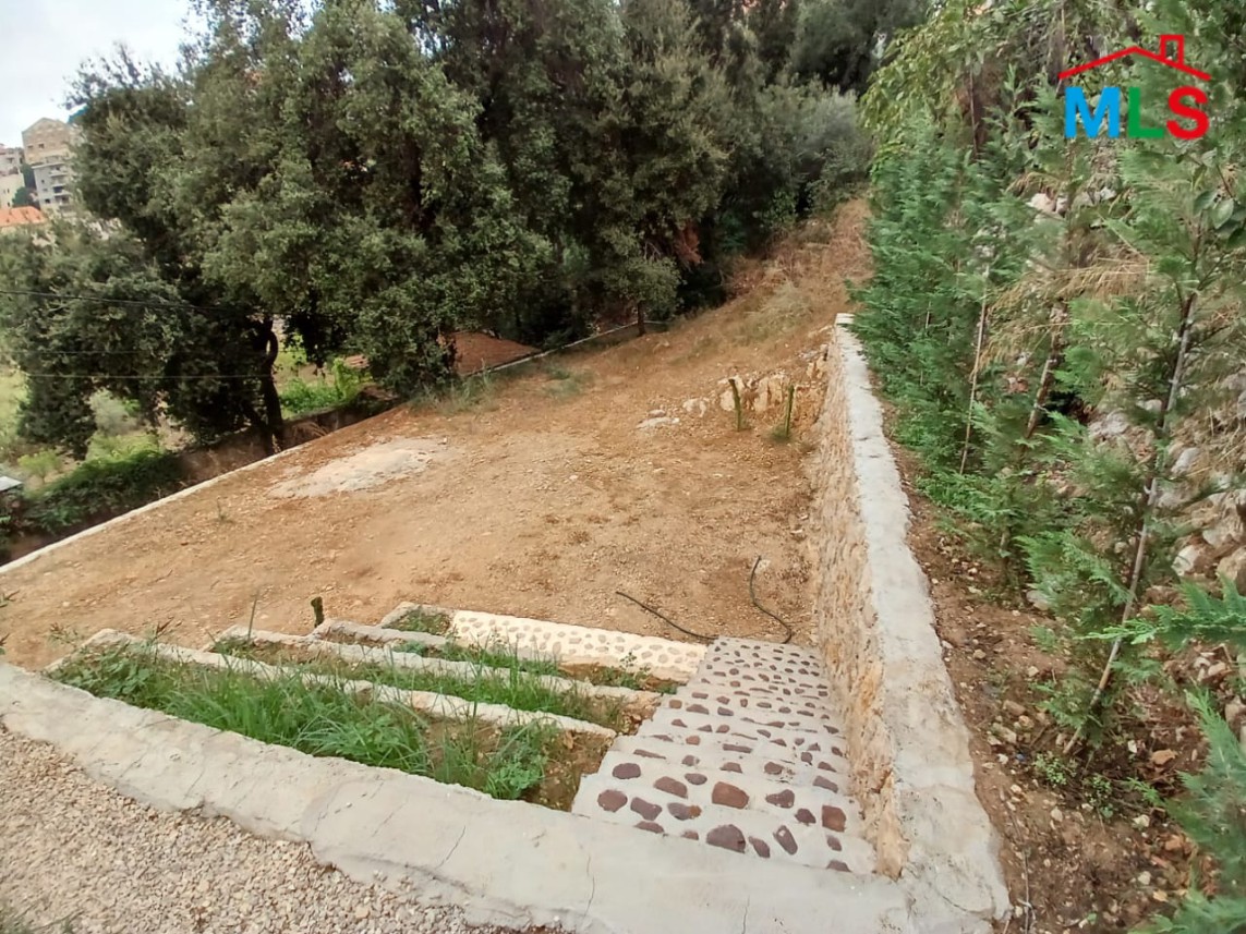 1,088 SQM Old House With Land For Sale in Beit Chabeb