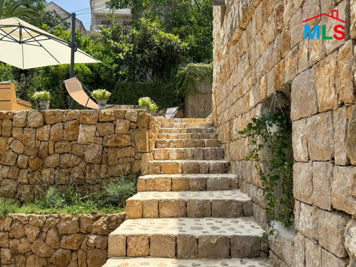 1,088 SQM Old House With Land For Sale in Beit Chabeb