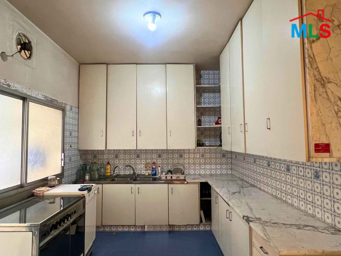 Bright 4-Bedroom Apartment For Sale in Achrafieh, Sassine