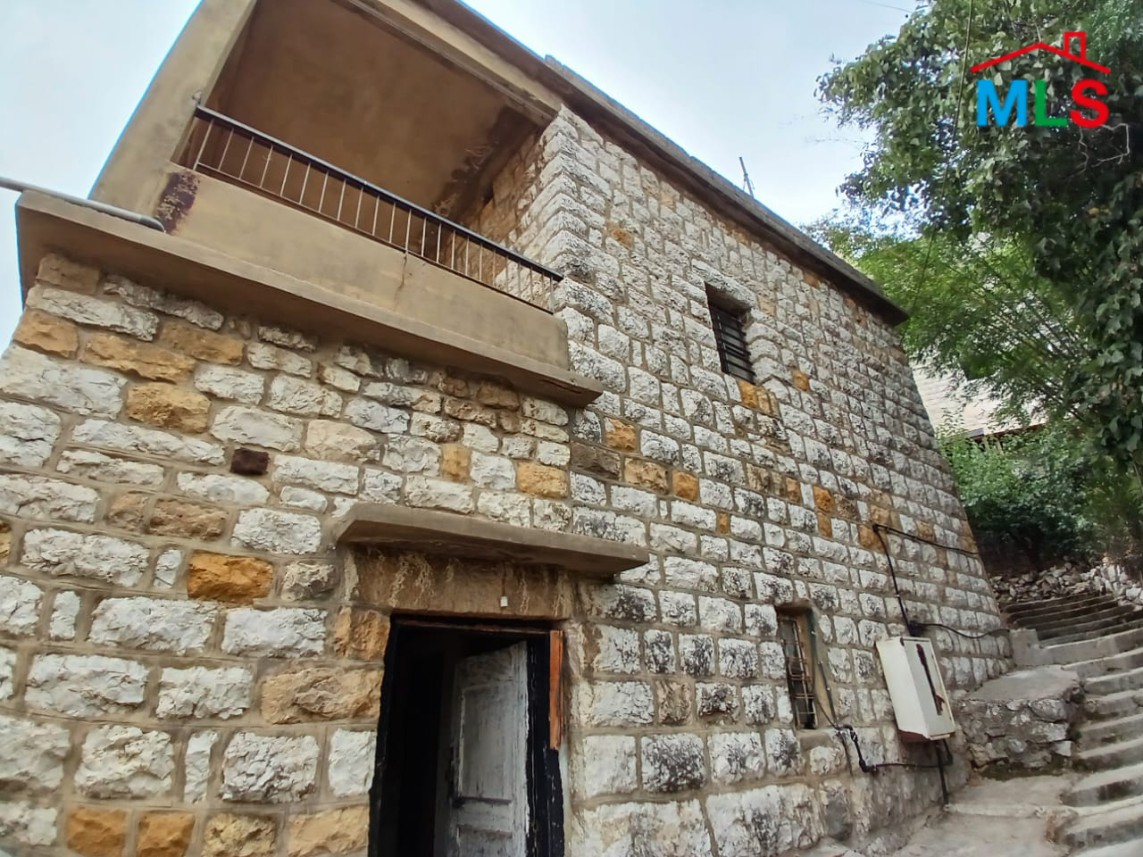Land With Old House For Sale in Beit Chabeb
