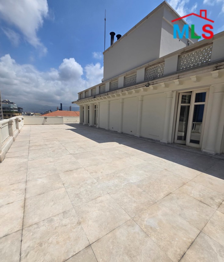 Amazing Penthouse with Terrace & City View For Sale in Down Town