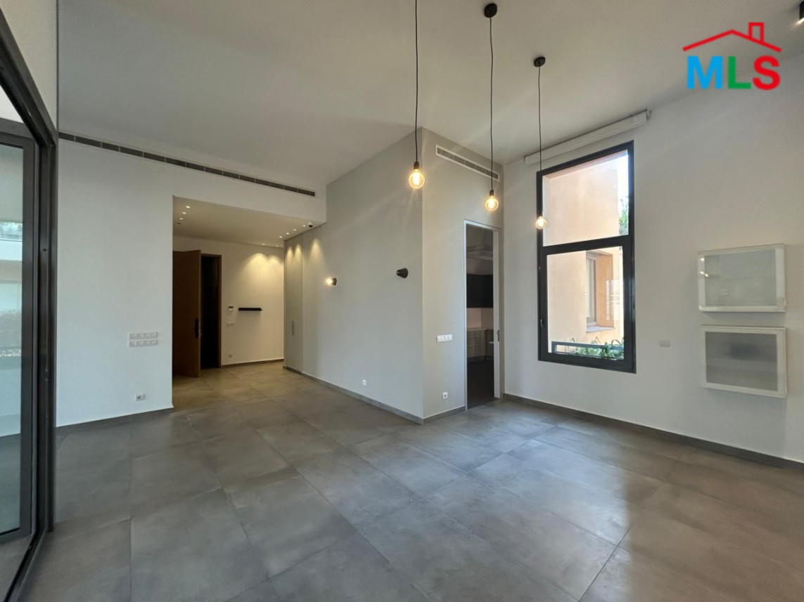 Beautiful Penthouse with Terrace & Pool For Sale in Badaro
