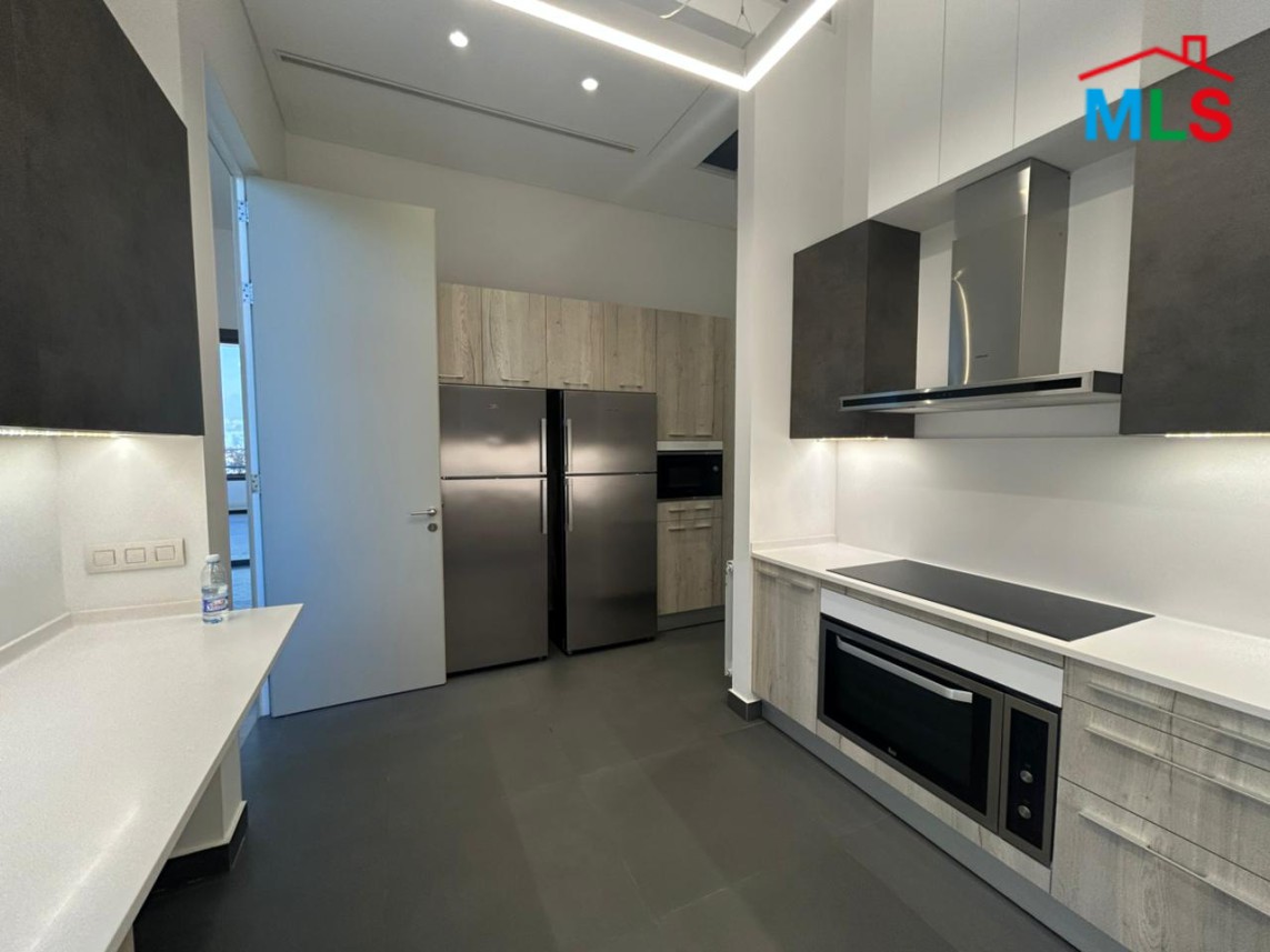 Beautiful Penthouse with Terrace & Pool For Sale in Badaro