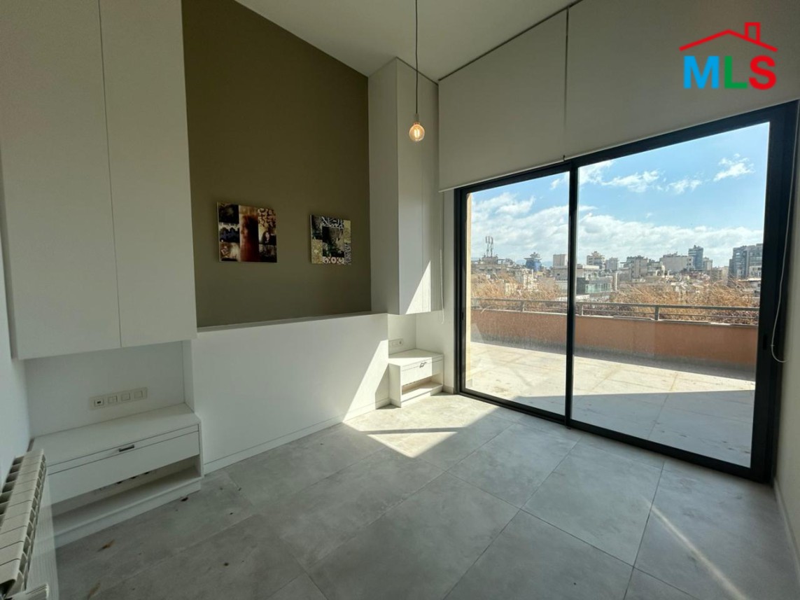 Beautiful Penthouse with Terrace & Pool For Sale in Badaro