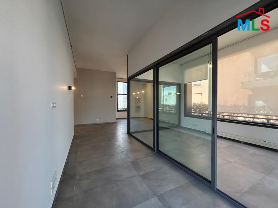 Beautiful Penthouse with Terrace & Pool For Sale in Badaro