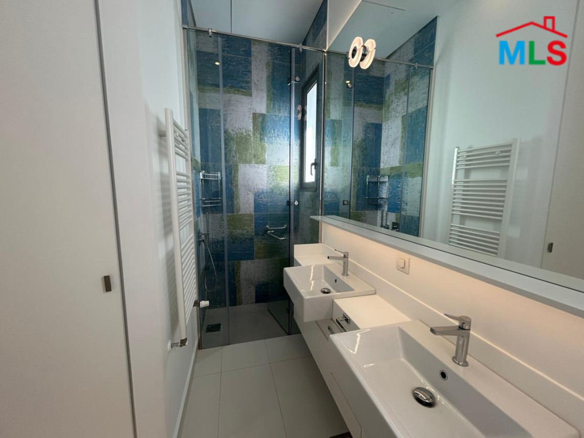 Beautiful Penthouse with Terrace & Pool For Sale in Badaro