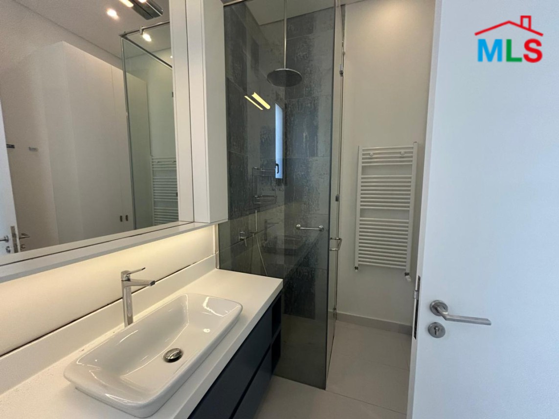 Beautiful Penthouse with Terrace & Pool For Sale in Badaro