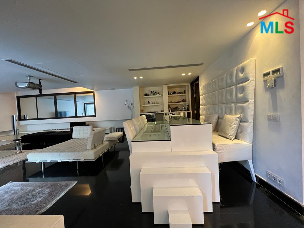 Luxurious Duplex Apartment With Terrace For Sale in Saifi