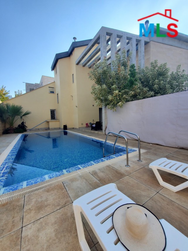 Exclusive! Luxurious Furnished Villa For Sale in Mansouriet Bhamdoun
