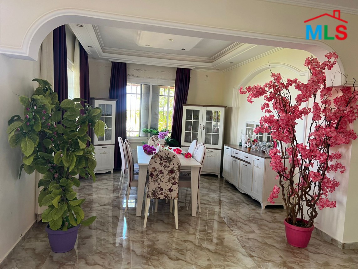 Duplex Villa With Garden For Sale in Rwayset Sawfar, Aley