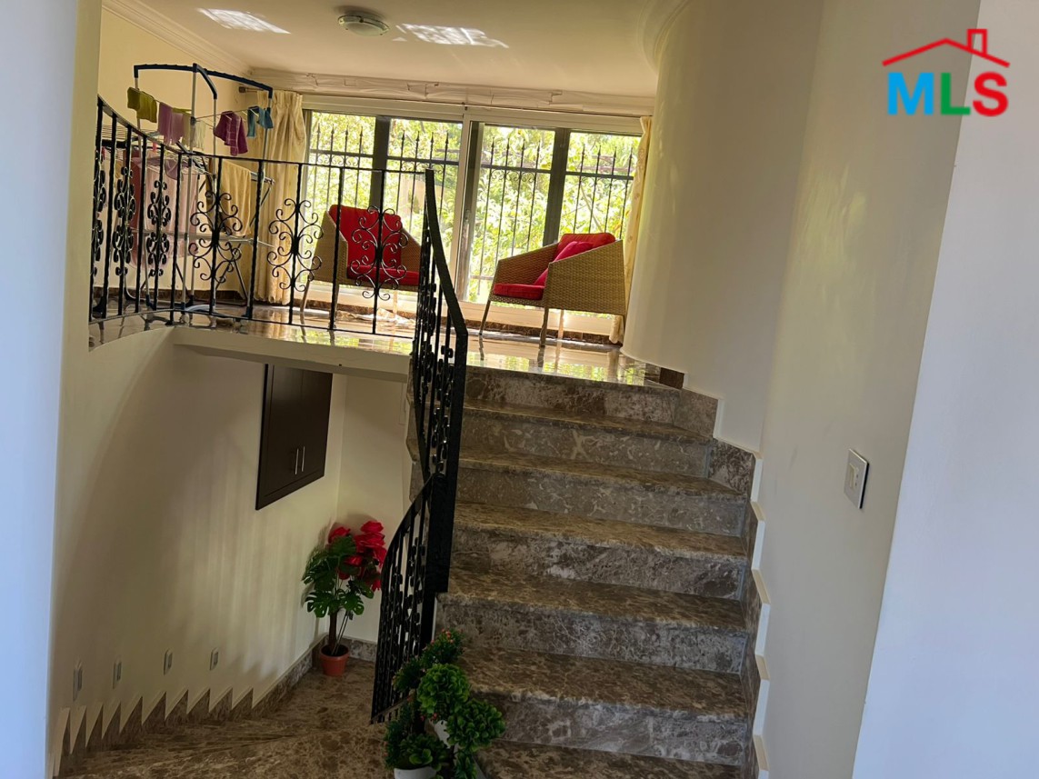 Duplex Villa With Garden For Sale in Rwayset Sawfar, Aley