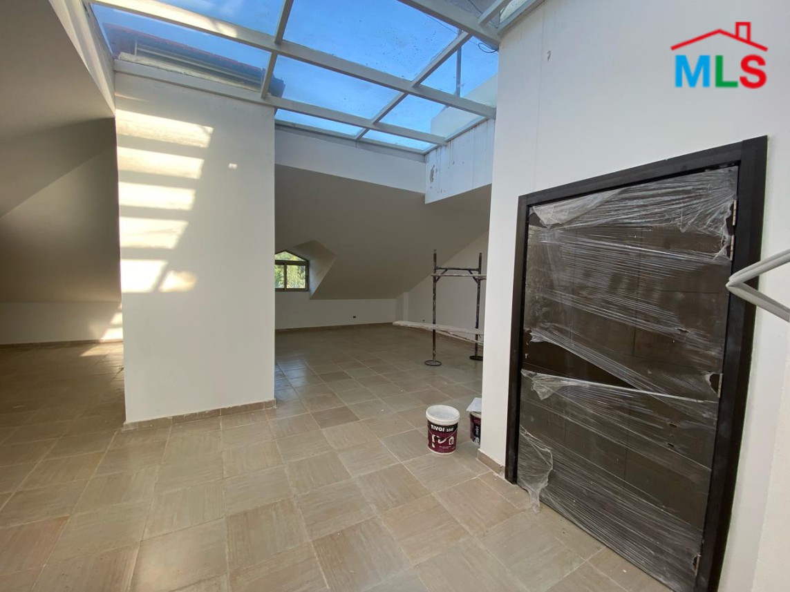 Apartment With 150 SQM Roof For Sale In Dik El Mehdi