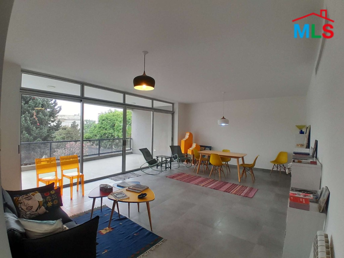Beautiful 3-Bedroom Apartment For Sale in Achrafieh, Geitawi