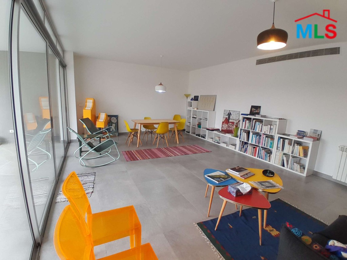 Beautiful 3-Bedroom Apartment For Sale in Achrafieh, Geitawi