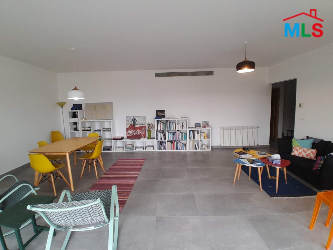 Beautiful 3-Bedroom Apartment For Sale in Achrafieh, Geitawi