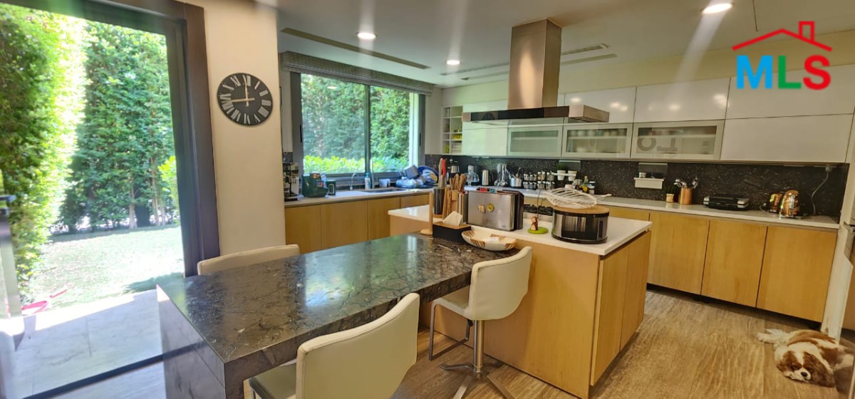 Prestigious Villa With High-End Finishing & Garden For Sale in Jamhour