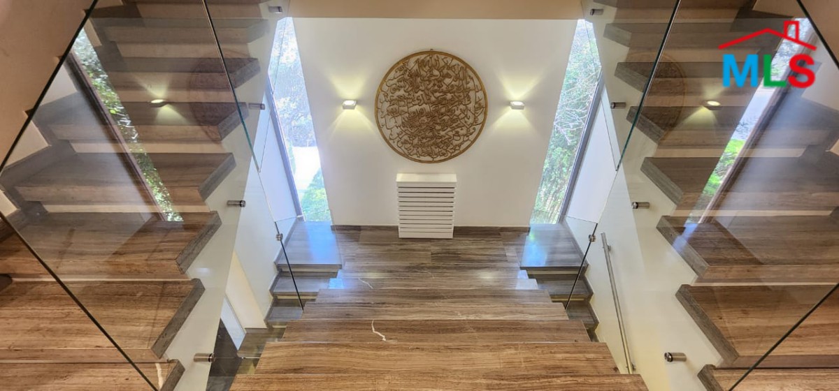 Prestigious Villa With High-End Finishing & Garden For Sale in Jamhour