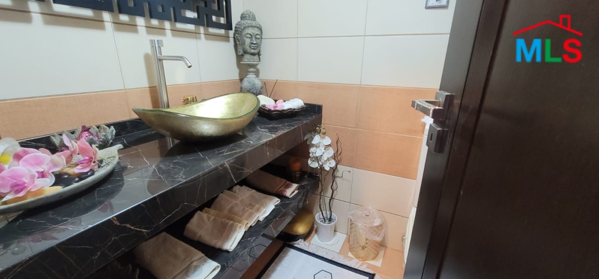 Spacious Furnished Apartment For Sale in Ballouneh