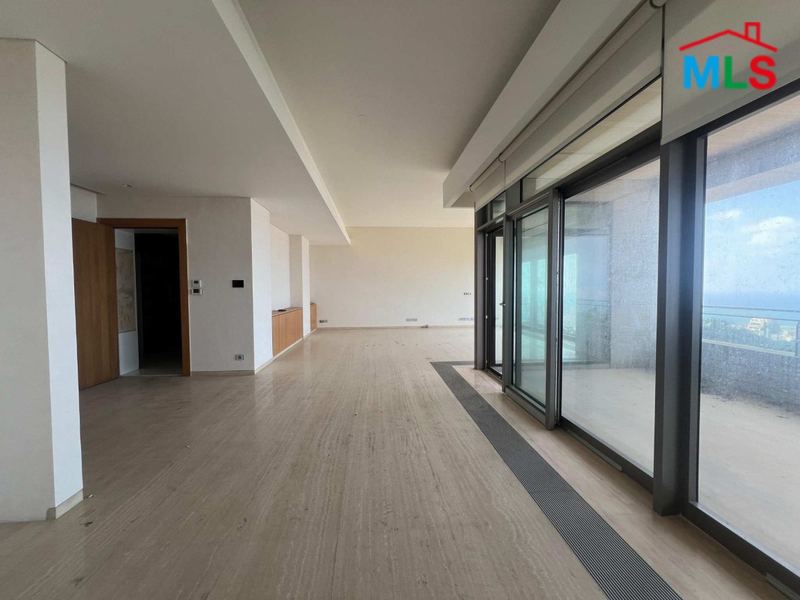 3-Bedroom Apartment For Sale in a High-End Building in Achrafieh, Carré D'or