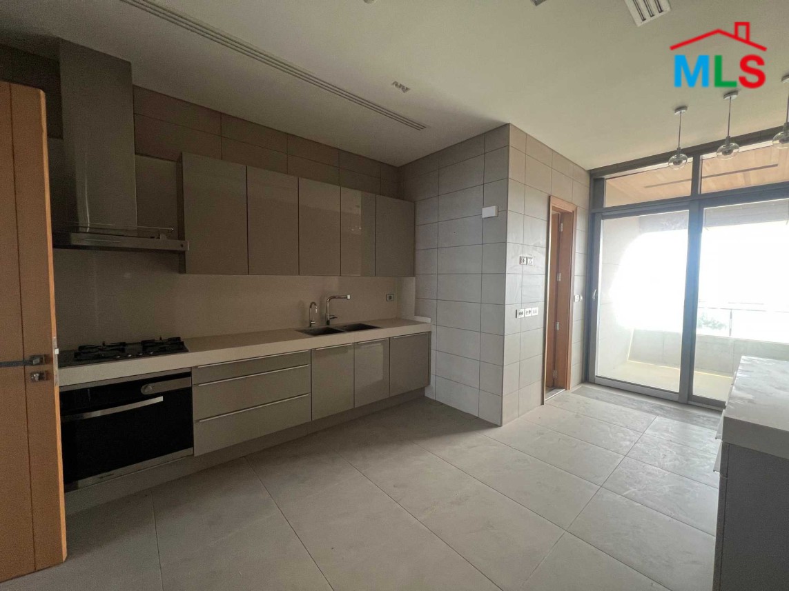 3-Bedroom Apartment For Sale in a High-End Building in Achrafieh, Carré D'or