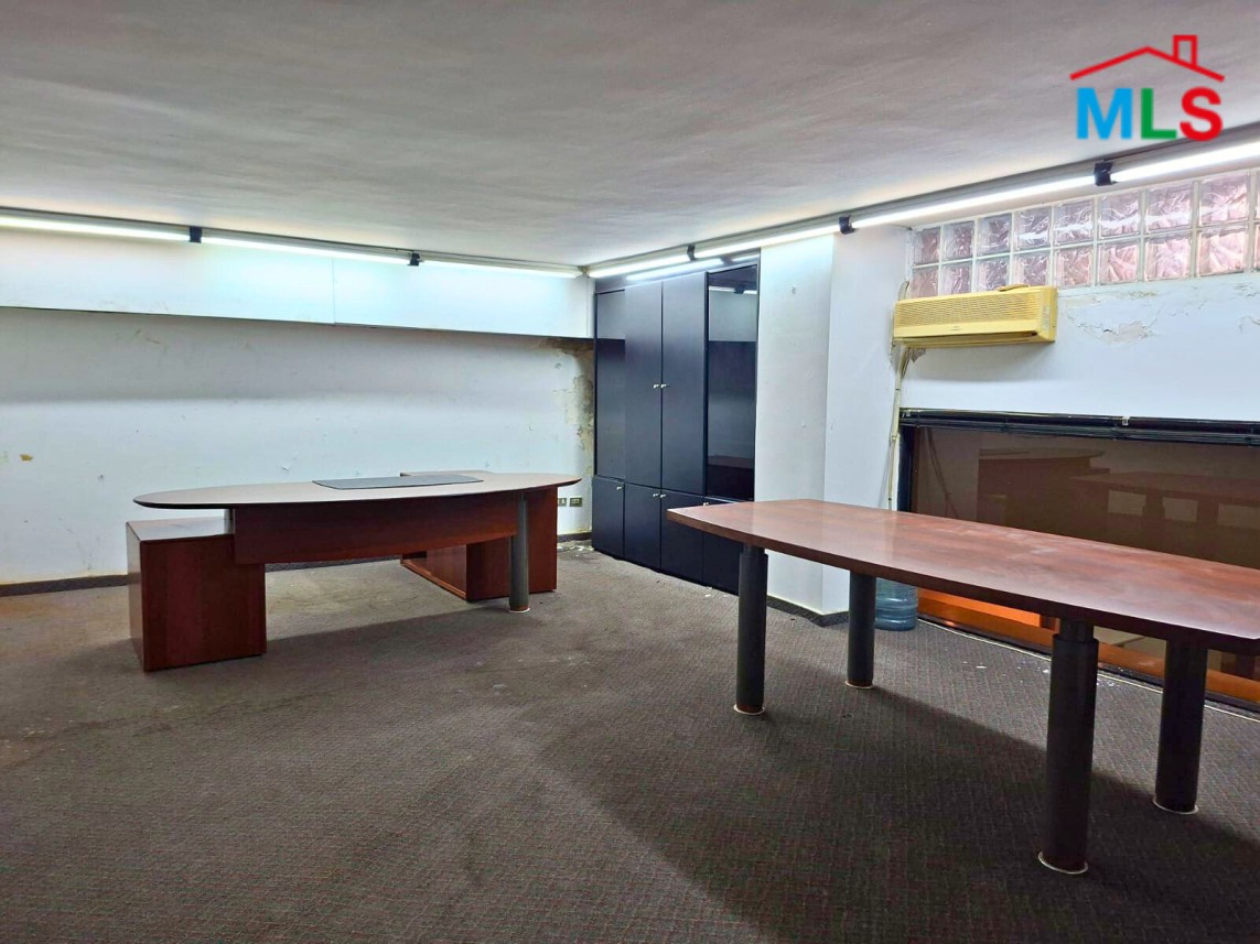 905 SQM Warehouse & Offices For Sale in Verdun, Ras Beirut