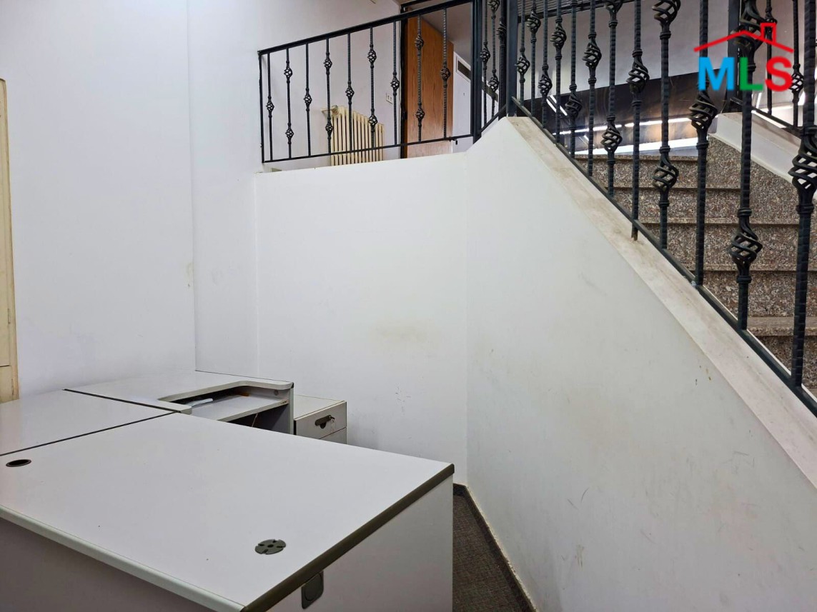 905 SQM Warehouse & Offices For Sale in Verdun, Ras Beirut
