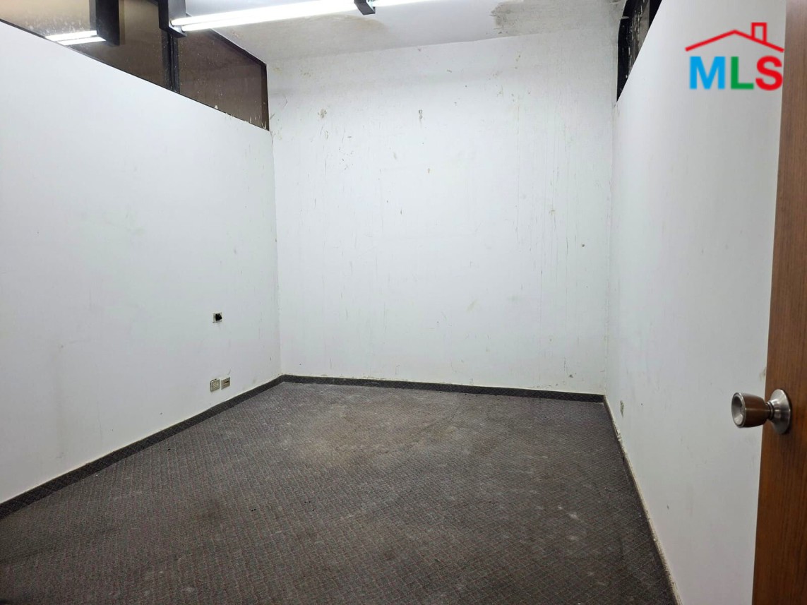905 SQM Warehouse & Offices For Sale in Verdun, Ras Beirut