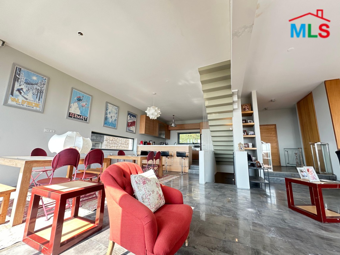 High-End Chalet with Terrace And Garden For Sale in Ouyoun El Siman, Mzar