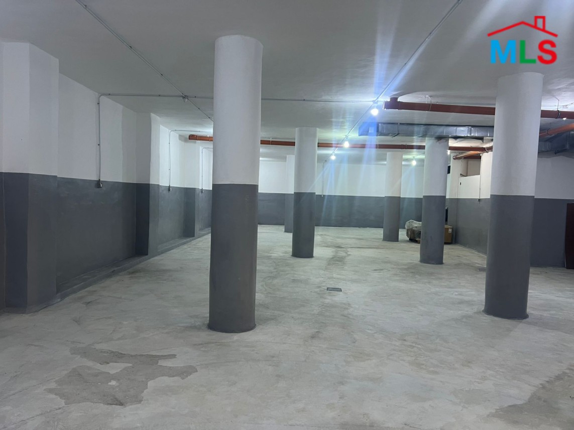 An Open Space Warehouse For Sale in Ain Al Remmane