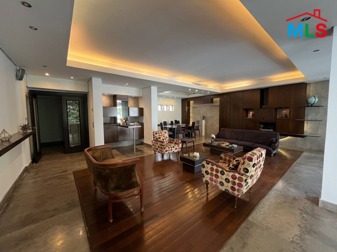 Fully Furnished Apartment For Sale in Hamra, Ras Beirut