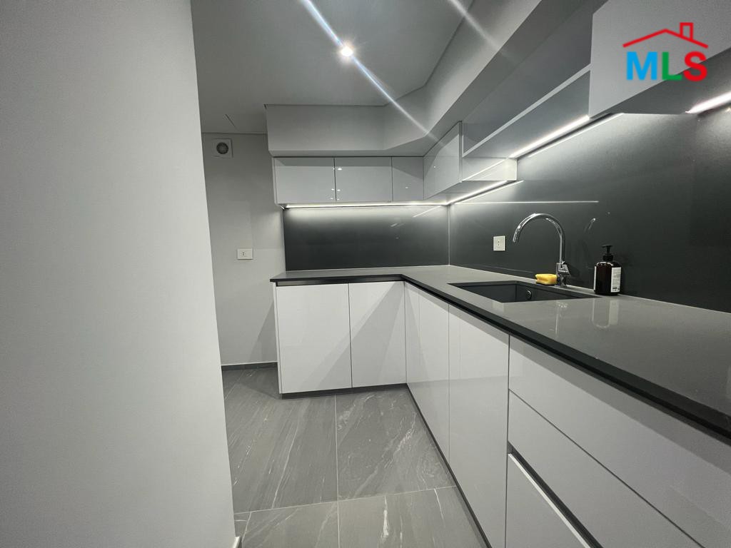 386 SQM 3-Level Shop For Sale in Achrafieh, Sodeco