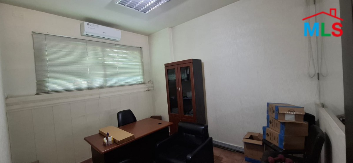 120 SQM Shop For Sale in Dekweneh