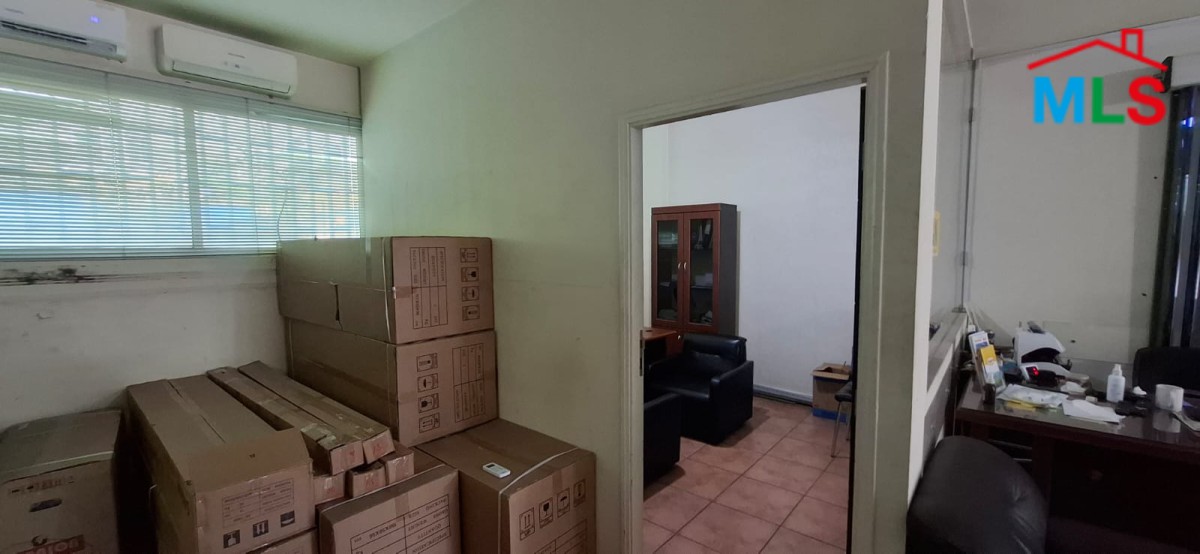 120 SQM Shop For Sale in Dekweneh