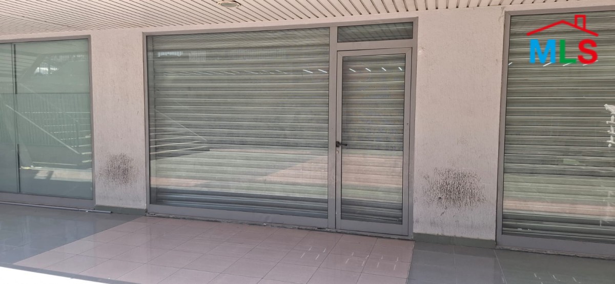 120 SQM Shop For Sale in Dekweneh