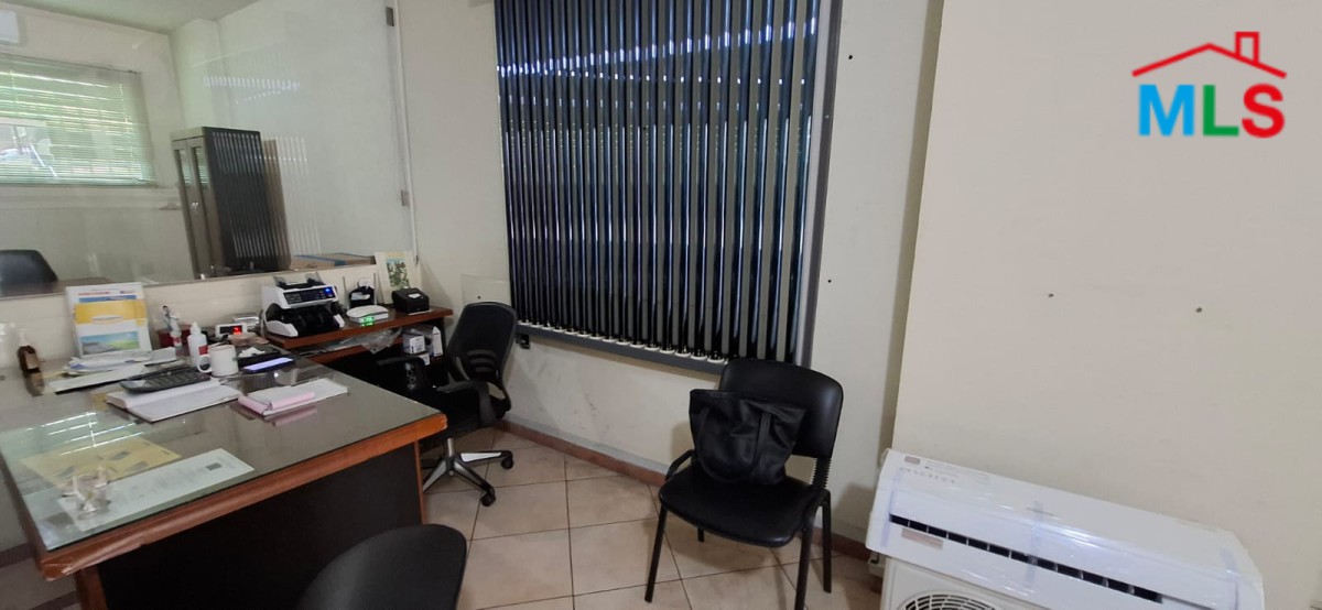 120 SQM Shop For Sale in Dekweneh