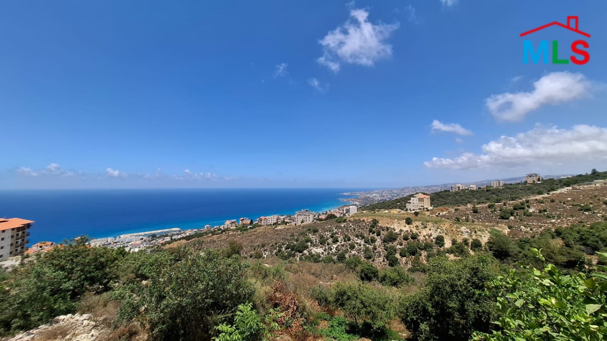 Apartment For Sale in Halat With Terrace And Seaview