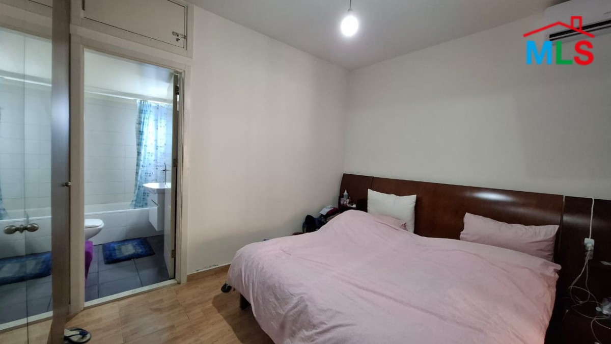 Apartment For Sale in Halat With Terrace And Seaview