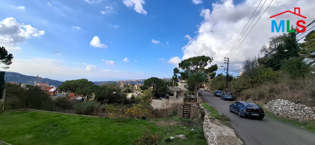 1,020 SQM Land For Sale in Hemlaya, Metn