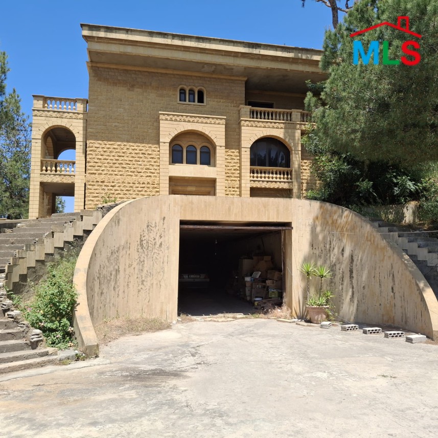 3,883 SQM Land with Villa For Sale in Naccache