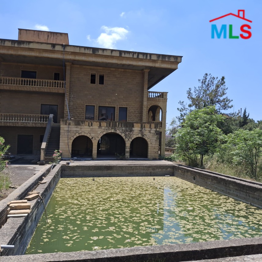 3,883 SQM Land with Villa For Sale in Naccache