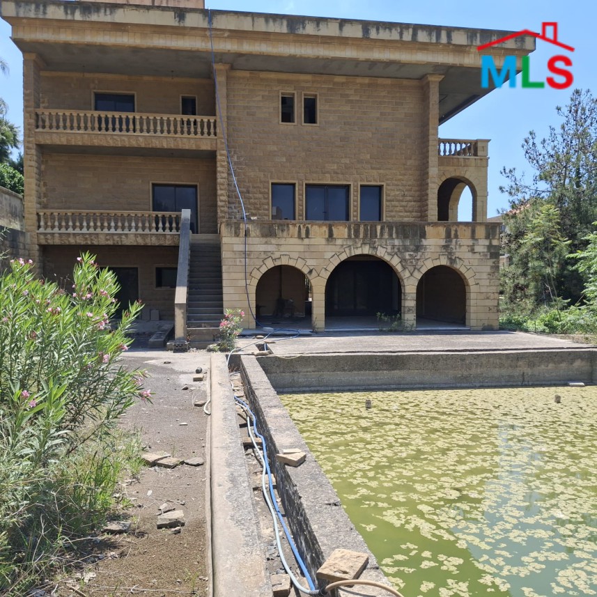 3,883 SQM Land with Villa For Sale in Naccache