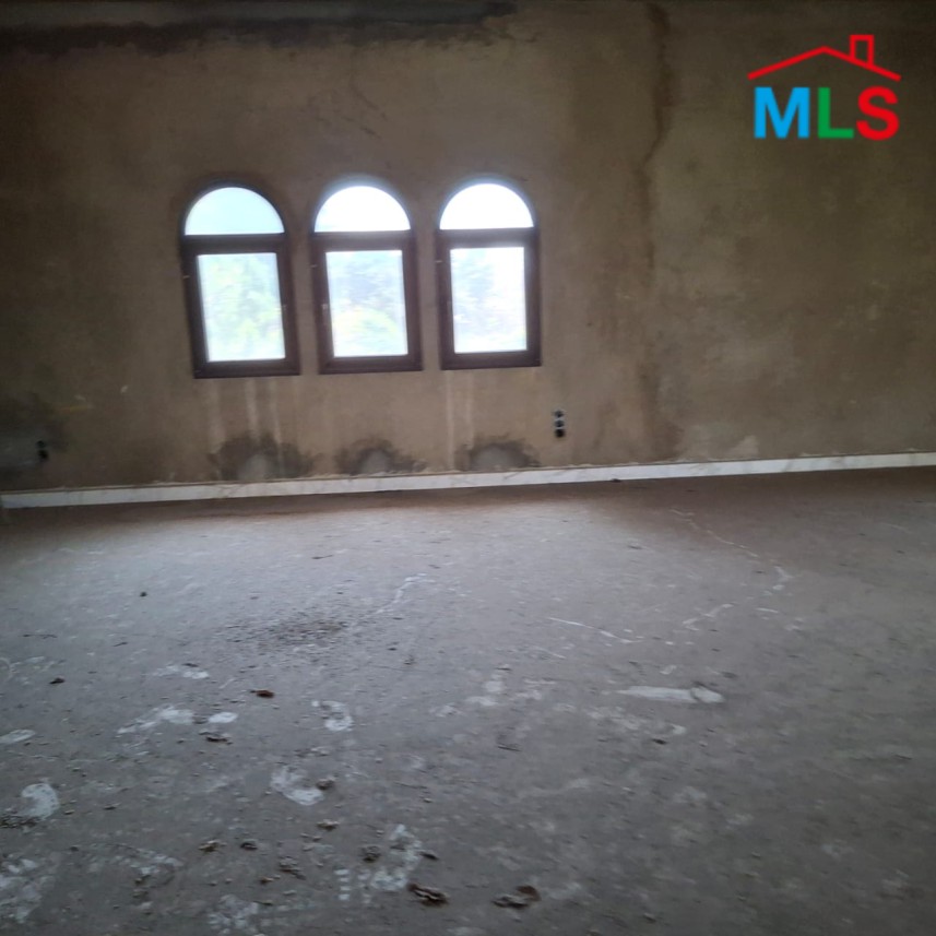 3,883 SQM Land with Villa For Sale in Naccache