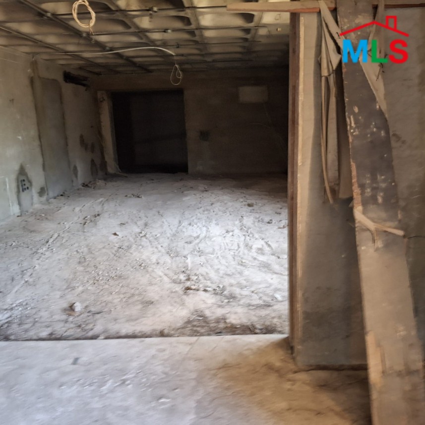 3,883 SQM Land with Villa For Sale in Naccache