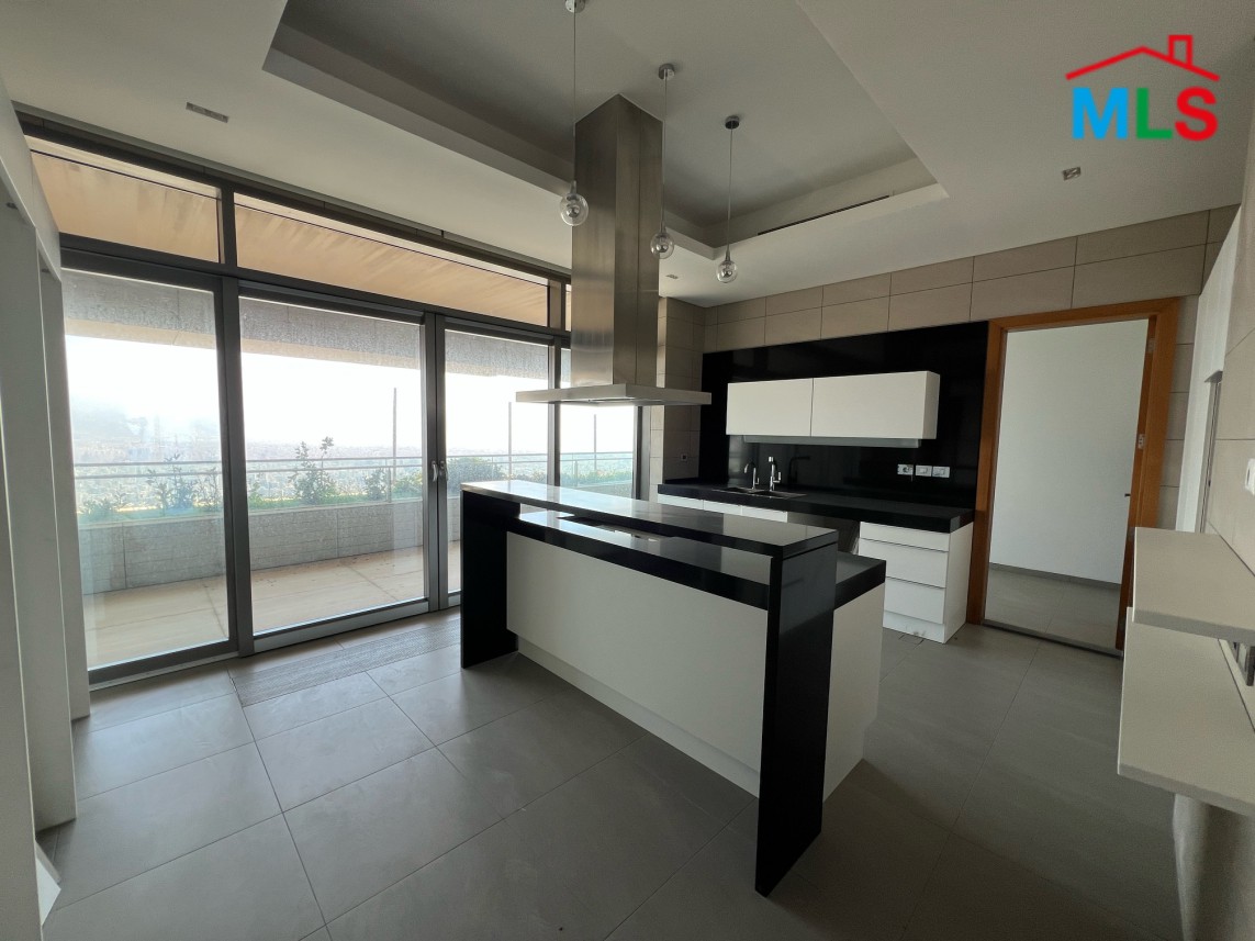 Amazing Apartment With View For Sale in High-Rise Tower in Achrafieh, Carré D'or