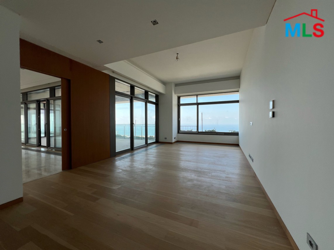 Amazing Apartment With View For Sale in High-Rise Tower in Achrafieh, Carré D'or