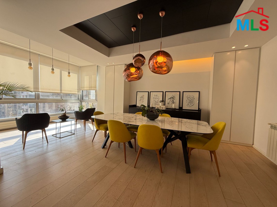 Beautiful 3-Bedroom Apartment For Sale in Achrafieh, Sioufi